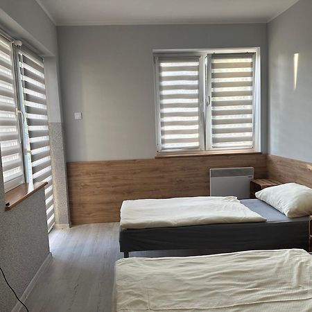 Hgs Home Noclegi Pracownicze Parking , Lazienki 고르주프비엘코폴스키 외부 사진
