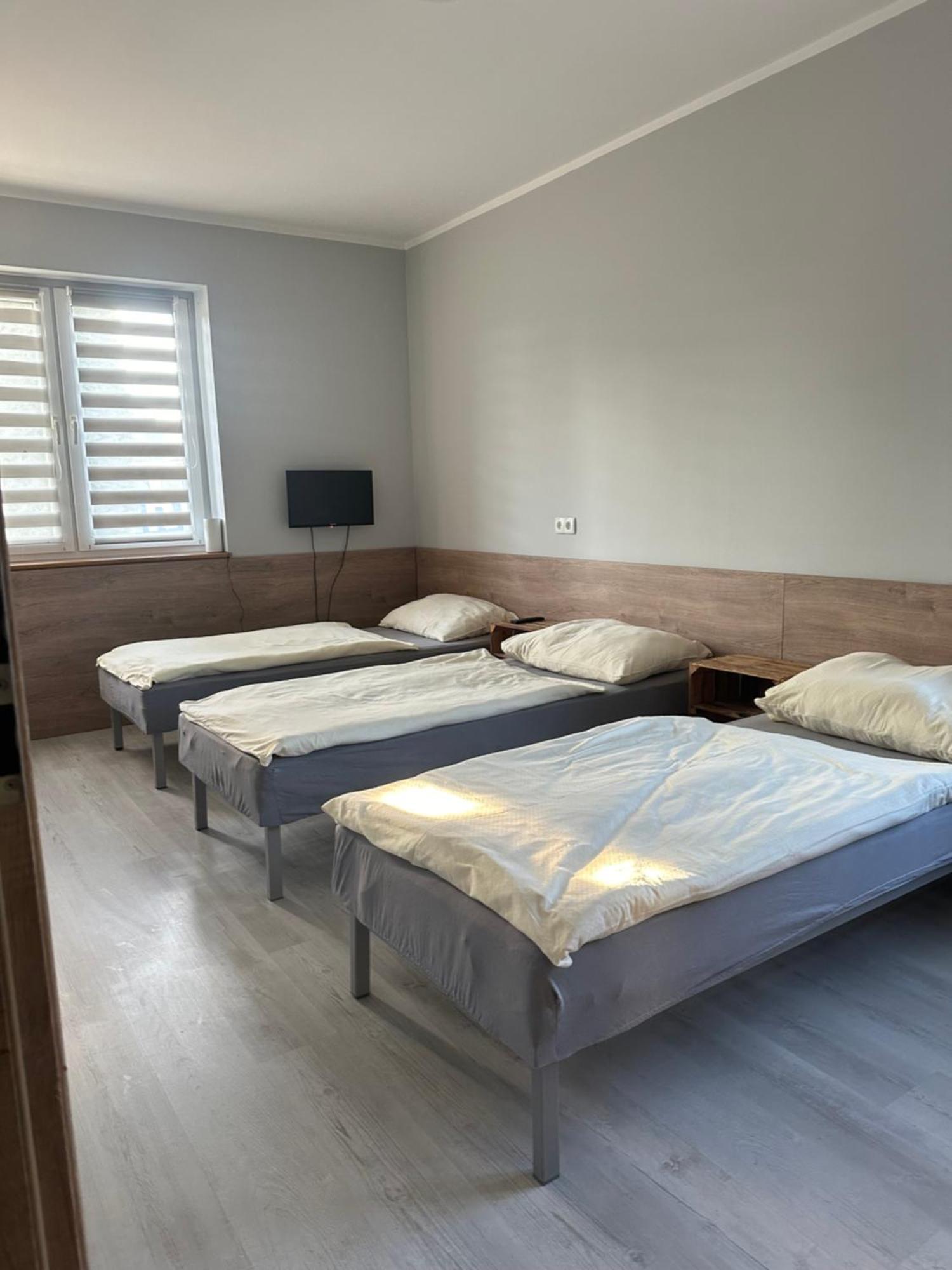 Hgs Home Noclegi Pracownicze Parking , Lazienki 고르주프비엘코폴스키 외부 사진